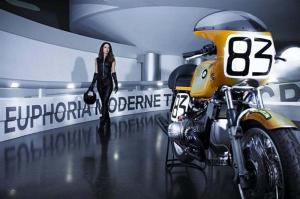 Ретро BMW и обворижительная красотка